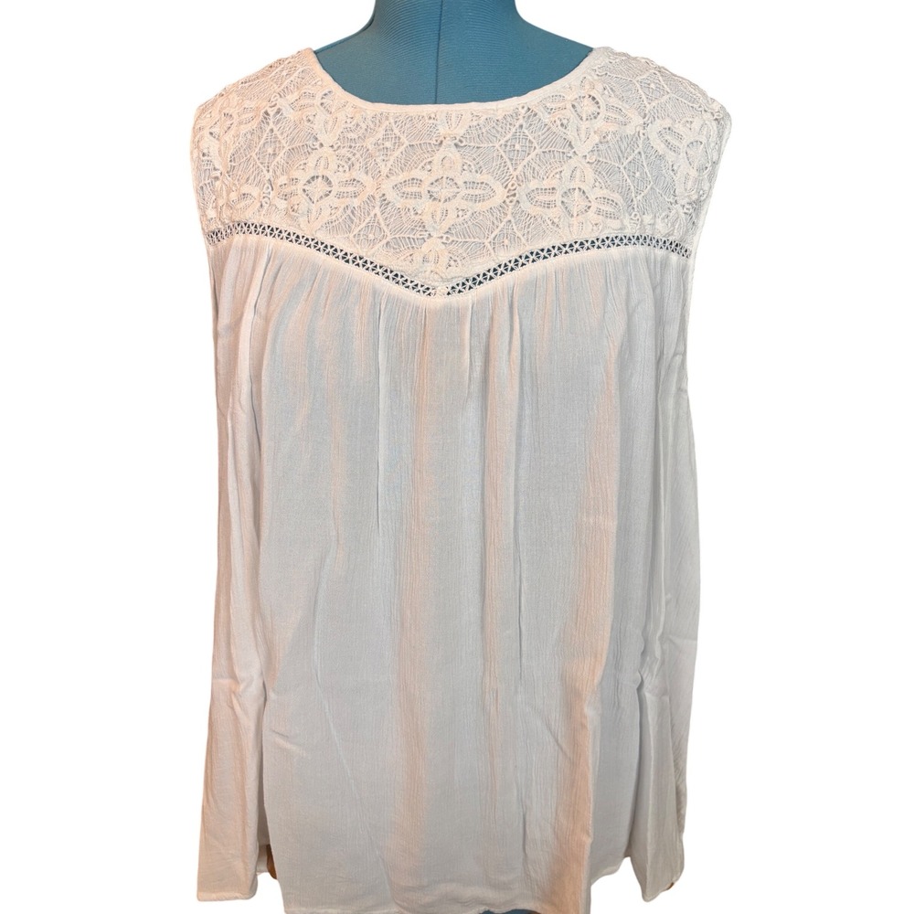 Avenue White Crinkle Gauze Lace Yoke Sleeveless Blouse Plus Size 22/24